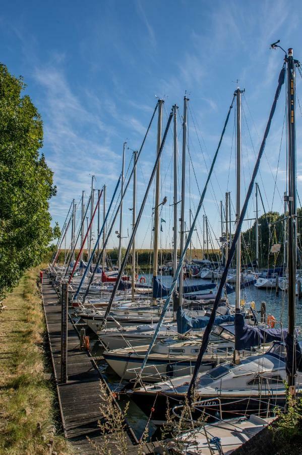 Hansa Watersport & Recreatie Wilhelminadorp Exterior photo